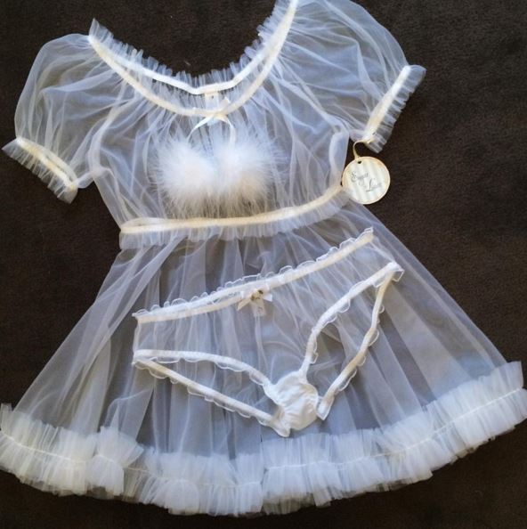 atalltimesflr: derabhaengige:  Das richtige Outfit für den Ehesklaven!!!   His new