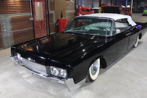 madmusclegarage:1966 Lincoln with suicide doors, big block, fill airride sysytem, new top, fresh tun