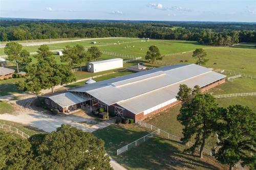Roellen Gin Ranch: a 494-acre property for sale in Texas. Comes with a show barn, lakes, and fruit t