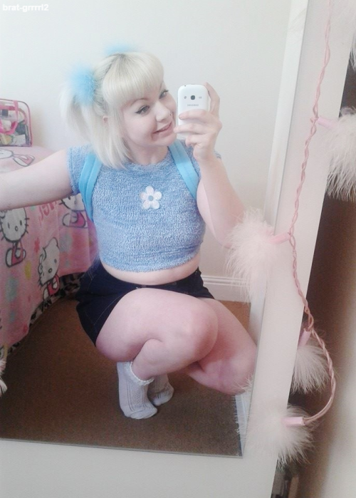 brat-grrrrl2:  It’s sunny, i’m happy, i’ve been listening to Britney all morning, and my crush is on his way over 