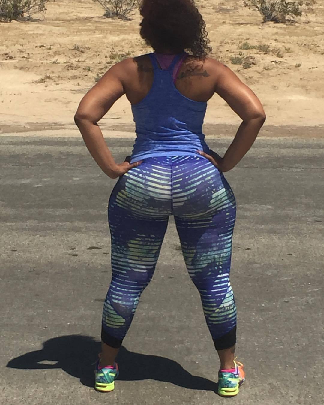 thequeencherokeedass:  Gym day over time to eat #cardio #abs #Cherokeedass #dass