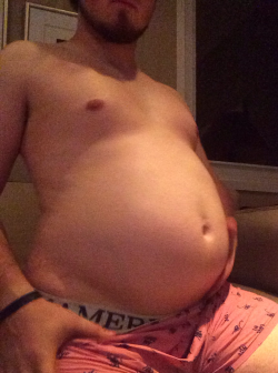growingmygut:  bellylover111:  When uploading my stuffed pics I didnt realize all but the last pic links were broke so heres the real/full set 😊 Soooo I kinda wanted to see how big round and tight I could get so i did a hugee stuffing and then bloated
