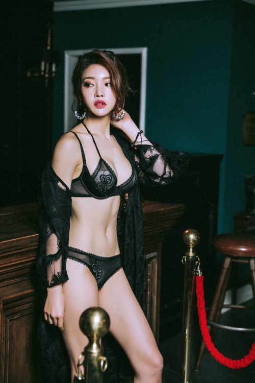 explicitlyambiguous: Park Jung Yoon (Lustful Countess set; via Imgur)