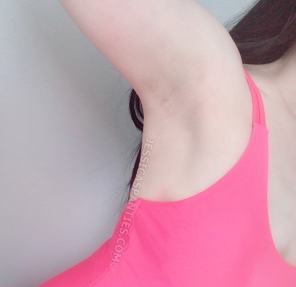 jessicaspanties:  Pink Swimsuit 💦Happy Pink Monday hungry wolves! Hope your holiday