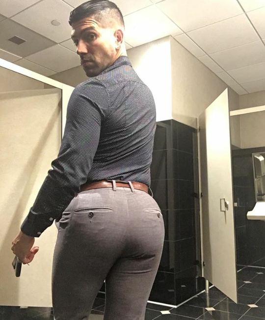 jockmo321:  nalgoncogible:  Esté  puto tiene unas nalgotas bien ricas (Walter) fuck