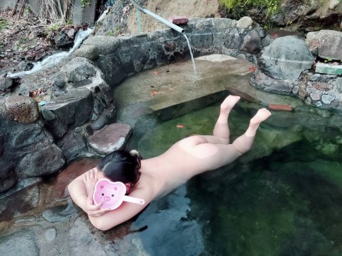 kamedante: 混浴女子♨️ @konyokujoshi  @Onsenpon “I am a pretty crazy enthusiast of the Hot Springs” She s