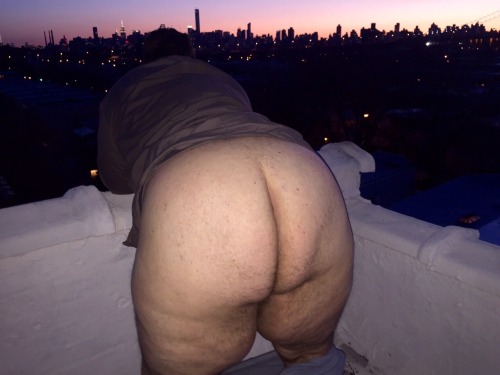 dodisuper:  youractmenblog:  Alguien pidió gordos pasivos?  More big ass mmmmm