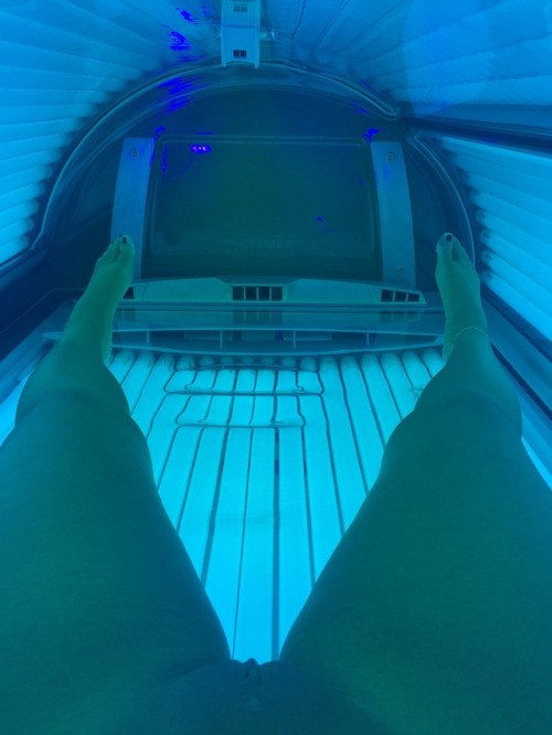 justplayin5162:  Humpday tanning👄