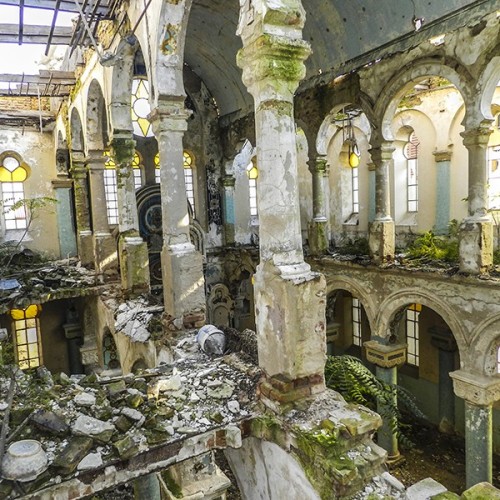 abandonedography: The now abandoned Great Synagogue of Constanta, Romania (via)