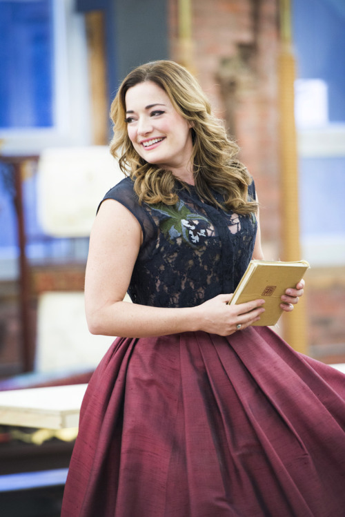 Laura Michelle Kelly in rehearsal for the King and I tour. Site : Site 