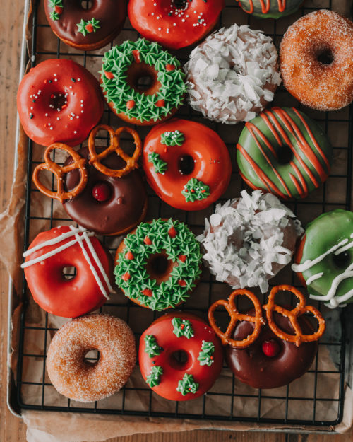 sweetoothgirl:  Festive Holiday Doughnuts