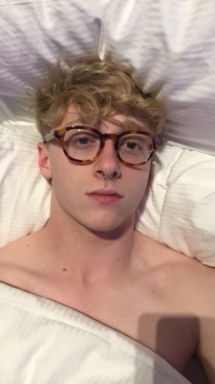 nuec:  if my facial hair wasn’t transparent i would have a beard 