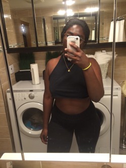 skinnyafricanista:  Too thick for my own