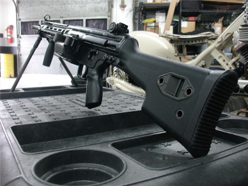 gunrunnerhell:HK 21A belt-fed 7.62x51mm GPMG (General Purpose Machine Gun) based on the HK G3. It sh