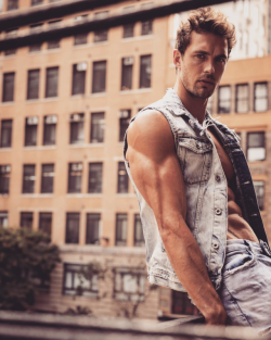 meatmarketblog:  @official_hogue