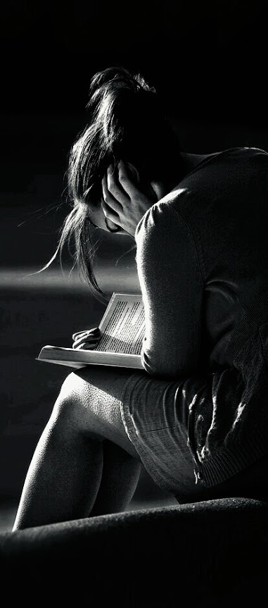 pintordepalabras: speak-softly-my-love:  Studying never ending  Tú  ♡