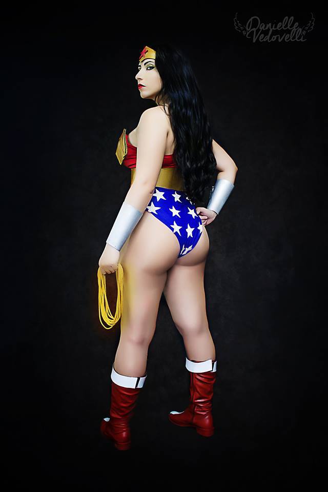 cosplayandgeekstuff:    Danielle Vedovelli (Brazil) as Wonder Woman. Photo by: 