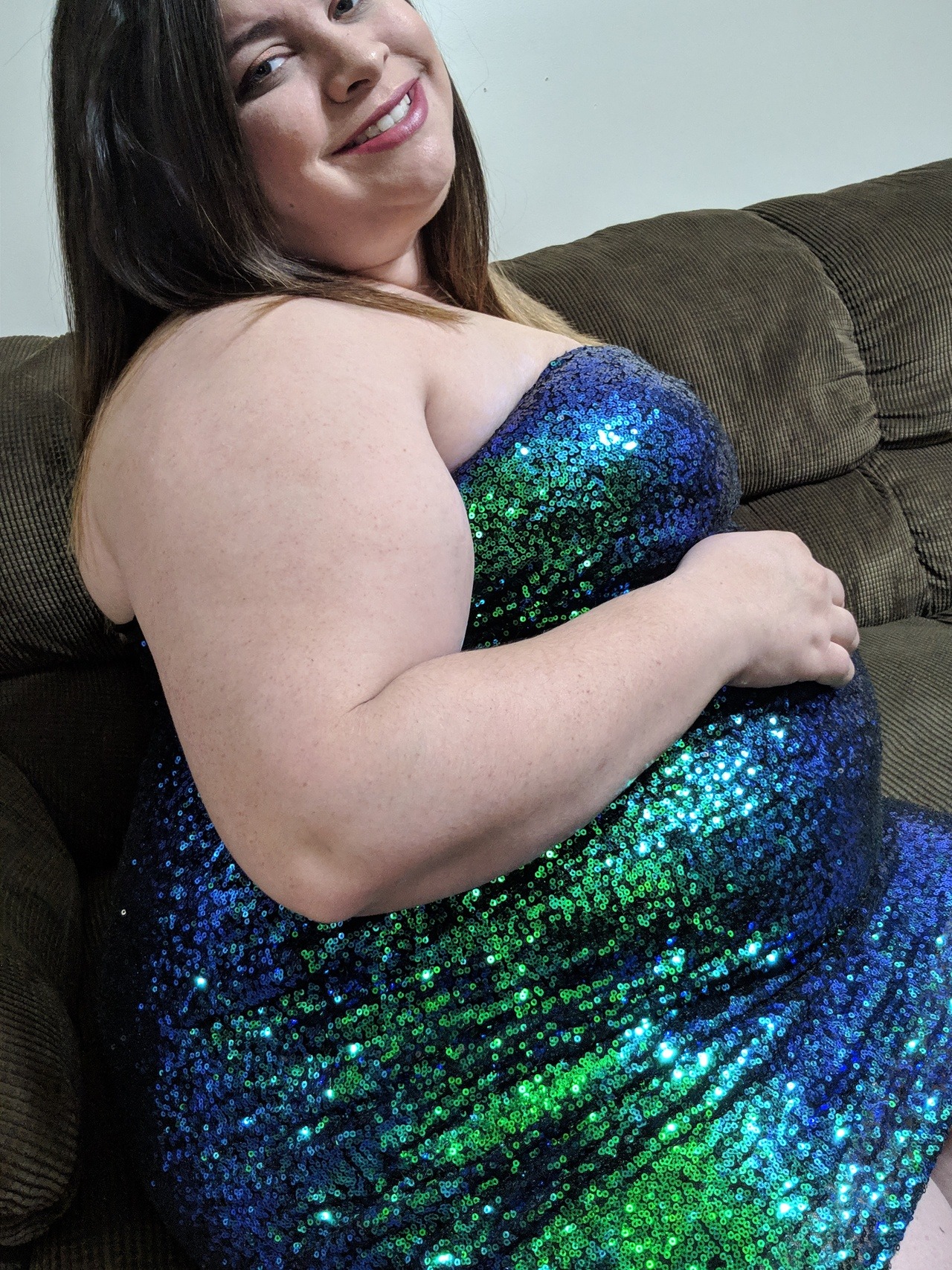 reybbw:  Not as tight as my new year’s dress but I loooove this! Can’t wait for