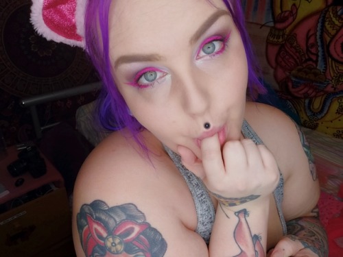 beautyburiedbeneath:  🦄💓Make up for new vid💓🦄Other Content / ManyVids~Leave caption in place or you will be blocked~  Jesus, those eyes…