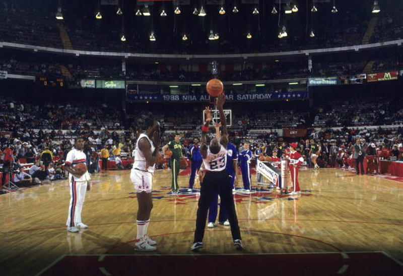 Michael Jordan shooting Trick Shots at the &lsquo;88 All-Star Game