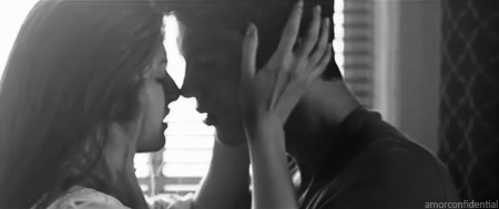 youngcoupleskissinggifs:  cute couples