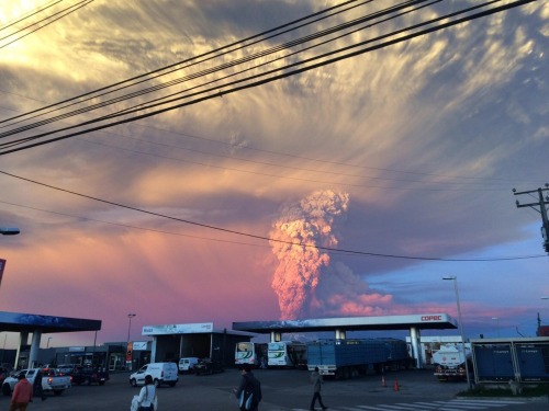 the-gasoline-station:  Chile’s Calbuco Volcano EruptsFirst eruption in 42 years results in huge ash cloud over mountainous area in south of countrySources: The Guardian / NBC News / The Telegraph / reddit /VideoGIF: The Gasoline Station