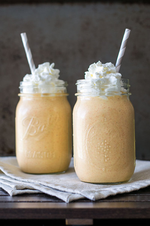 craving-nomz: Carrot Cake Smoothie! Skip the baking and the frosting and enjoy a rich and creamy car