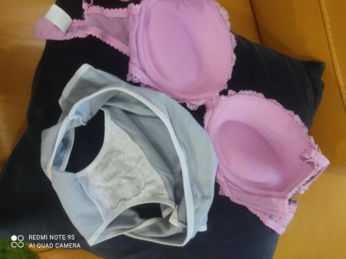 meklaasworld: afq3307: hwff:Who likes my bra and panty? WowwI like Pink ke ni? Paduuuu dududu