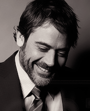  Jeffrey Dean Morgan - Smiles 