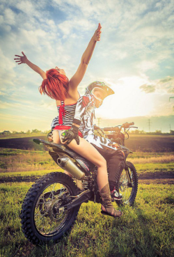 go-dirtbikes-girls:The perks of being a dirtbike