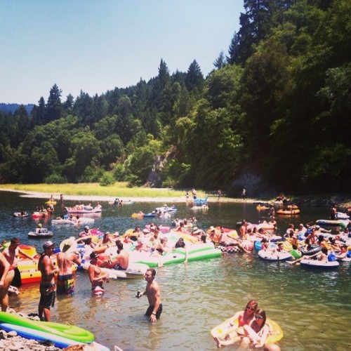 Missing this already #nnmf #northernnights #riverparty #getsilly ☀️ (at Eel River)