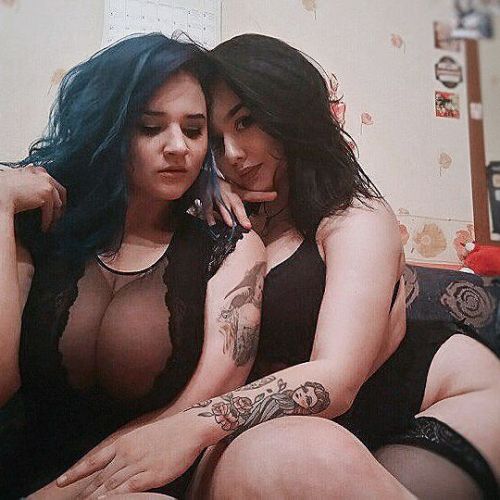 Porn photo bodypositivewomen:Just me and ny friend having