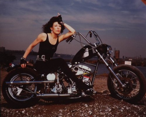 lily–tomlin:Lily Tomlin photographed by Annie Leibovitz (1986)