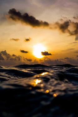 r2&ndash;d2: Phuket Sunset by (Frogman!) 