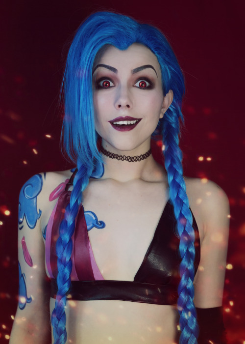 satanplease:I’m obsessed with my Jinx cosplay :D Wig from circusdoll.com ✨use the code “magichelen” 