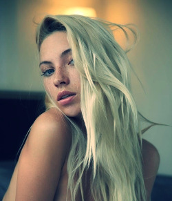 hot-blonde-girl:  Blonde girlBlonde girl