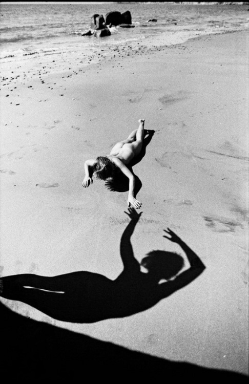 almavio:  Adolf Zika, Shadow in the morning light, 2007