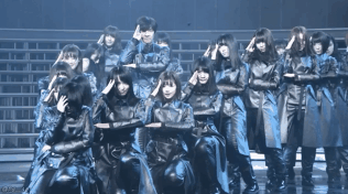 air-wotathekpopfan: Keyakizaka46 Suzumoto Miyu fainted at the end of Kouhaku performance.