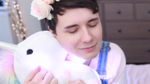 Pastel!Dan + unicorn 