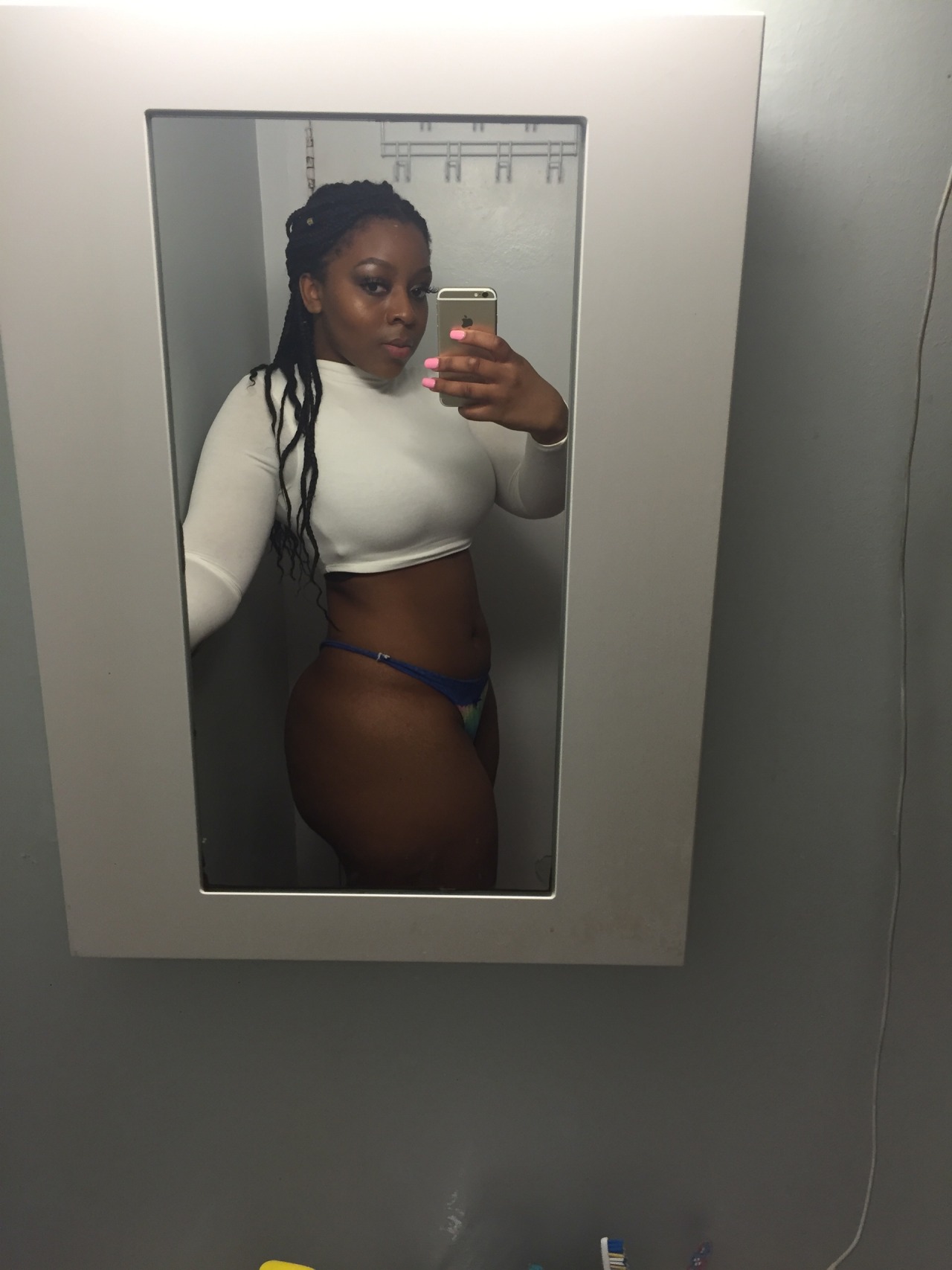 mameikamara:  IG: MameiKamara