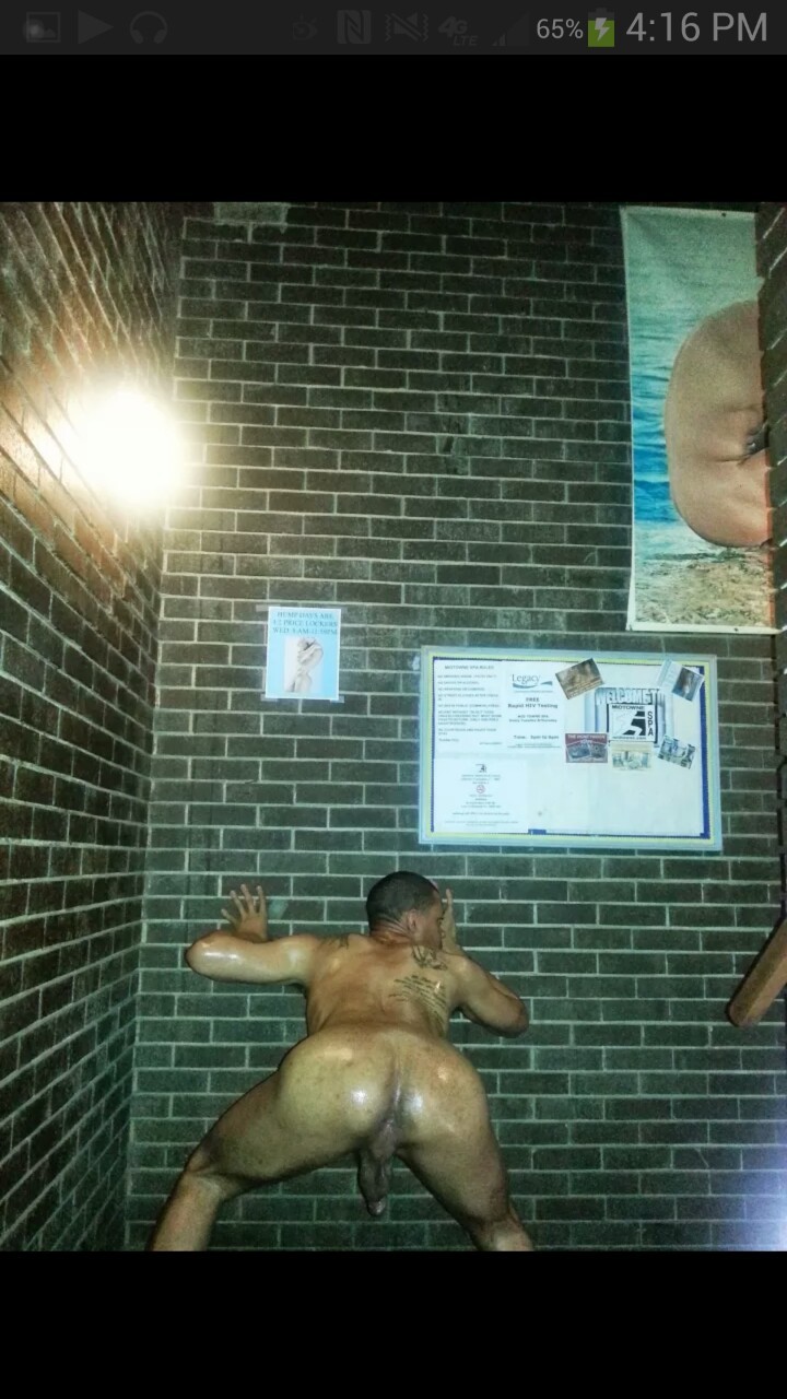 lightskinnedking:  Love the bathhouse 
