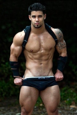 dudes-on-demand:  Santiago Aragon