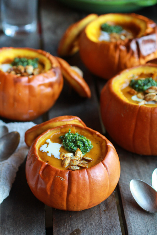 fabulouseats:  Roasted Garlic Sage Pesto Pumpkin Soup with Spicy Fried Pumpkin Seeds