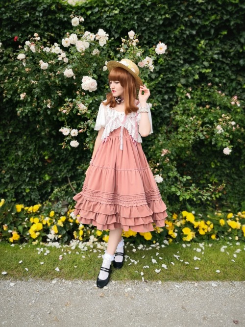 ~Rose garden~My new Tiny Garden Waltz dress from @devilinspiredofficial​ has an amazing dusty pink c