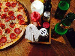 kleverbitch:  #pizza #beer #best #day #ever