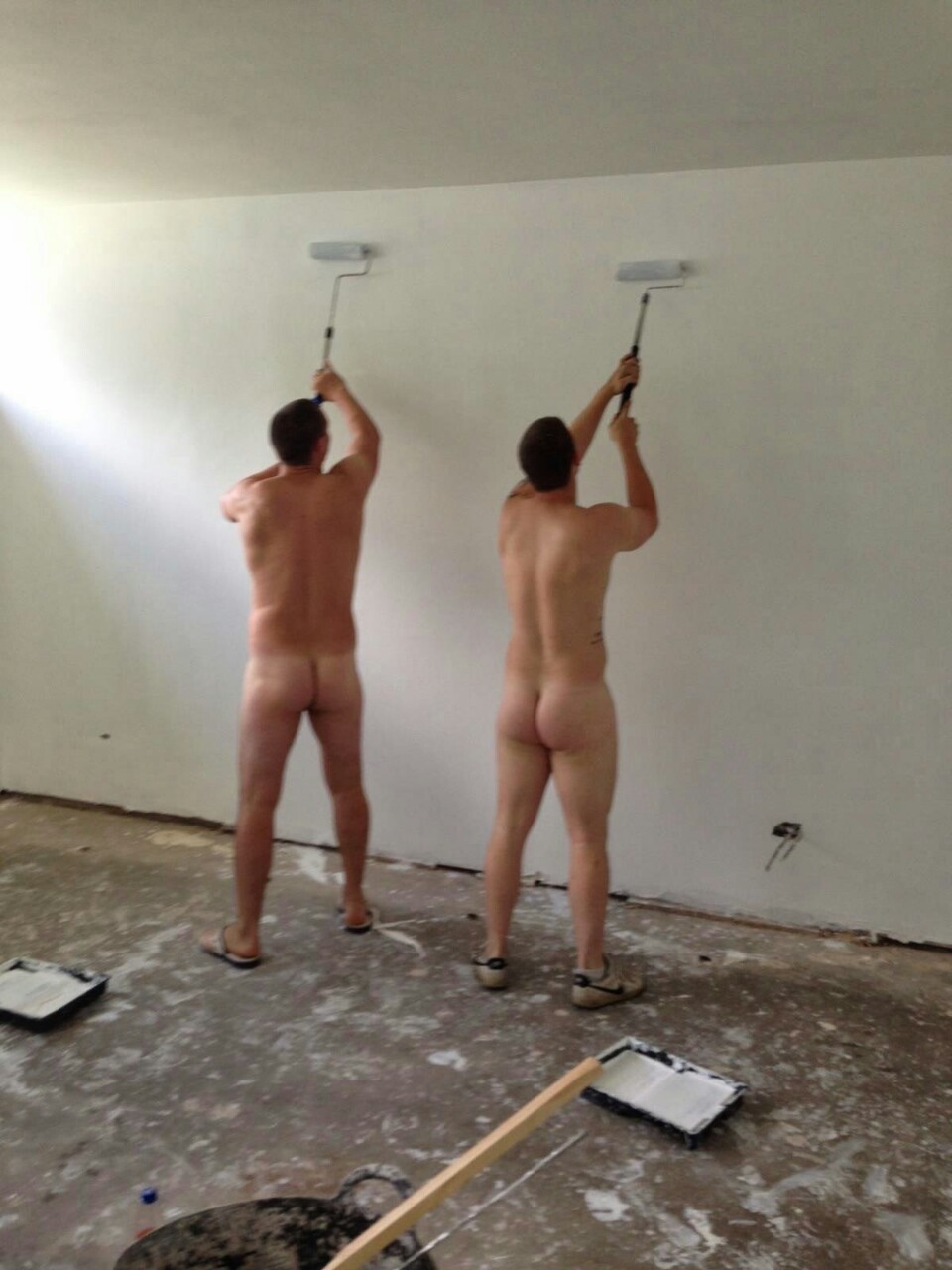 joey-blue:  bucknakedmen:  nooddood:  Work nood.  Workin’ buck naked  I love this!