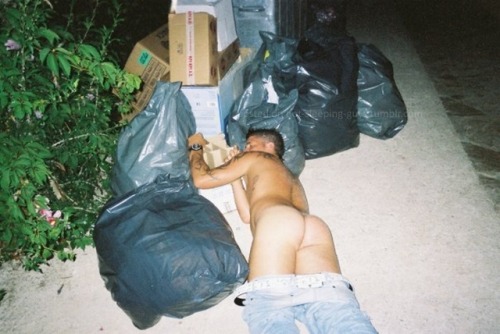 hot-sleeping-guys:  Z-z-z Hot Sleeping Guys z-z-Z Your sumbissions on hot-sleeping-guys(at)hotmail.comMy archive  Somebody threw out a perfectly good hot boy in jeans!