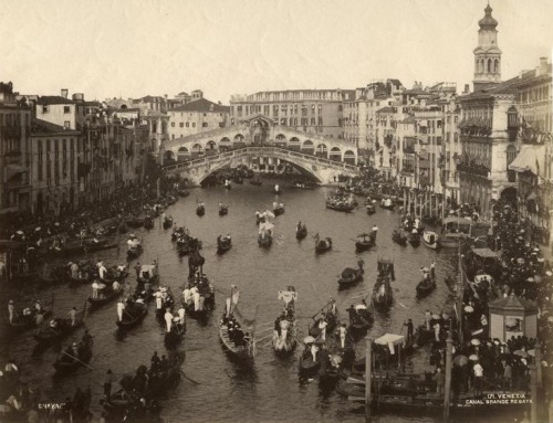 di-biancoenero:Regata di Canal Grande, Venezia. Photo by Carlo Naya (1816-1882)