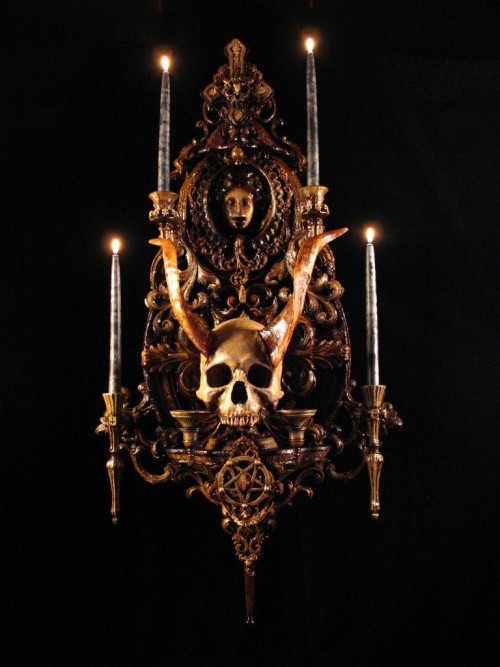 obsessedwithskulls:  Check out these amazing assemblages from Goatus Art!  Lot’s more on the website.  http://www.goatusart.com/ 