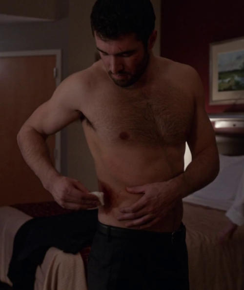 hotashellcelebmen:  More here :https://auscaps.me/2017/11/29/josh-bowman-shirtless-in-time-after-time-1-11-i-fall-behind/